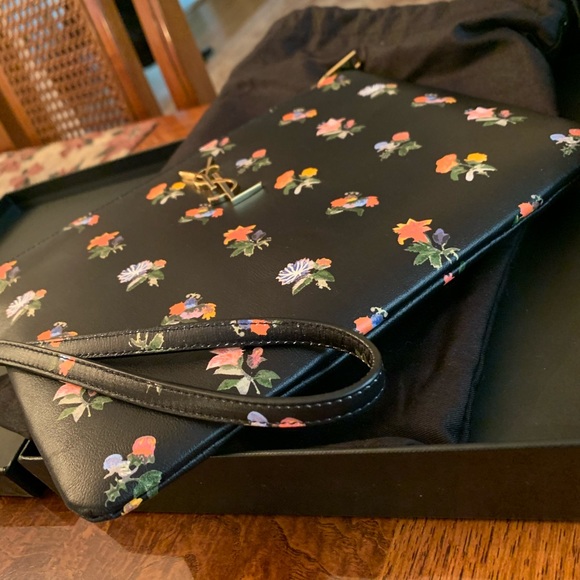 SOLD 🚨 YSL Clutch Pouch - Picture 3 of 6